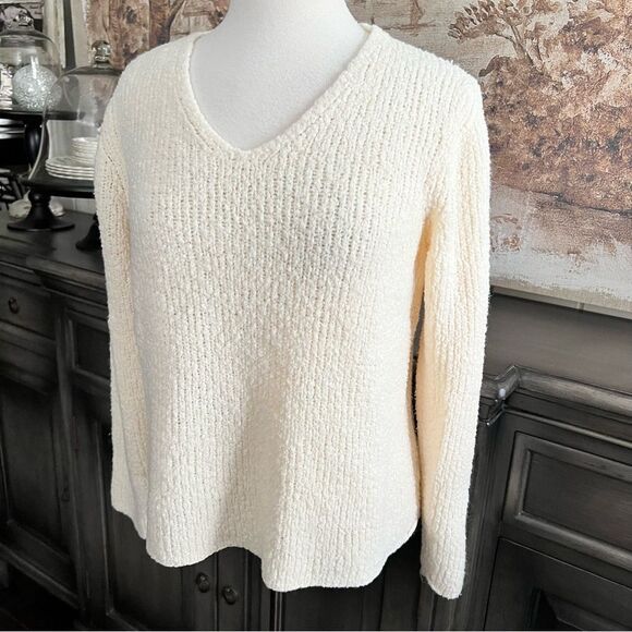 Liz Claiborne Cream V-neck Oversized Sweater size Medium - Picture 1 of 8